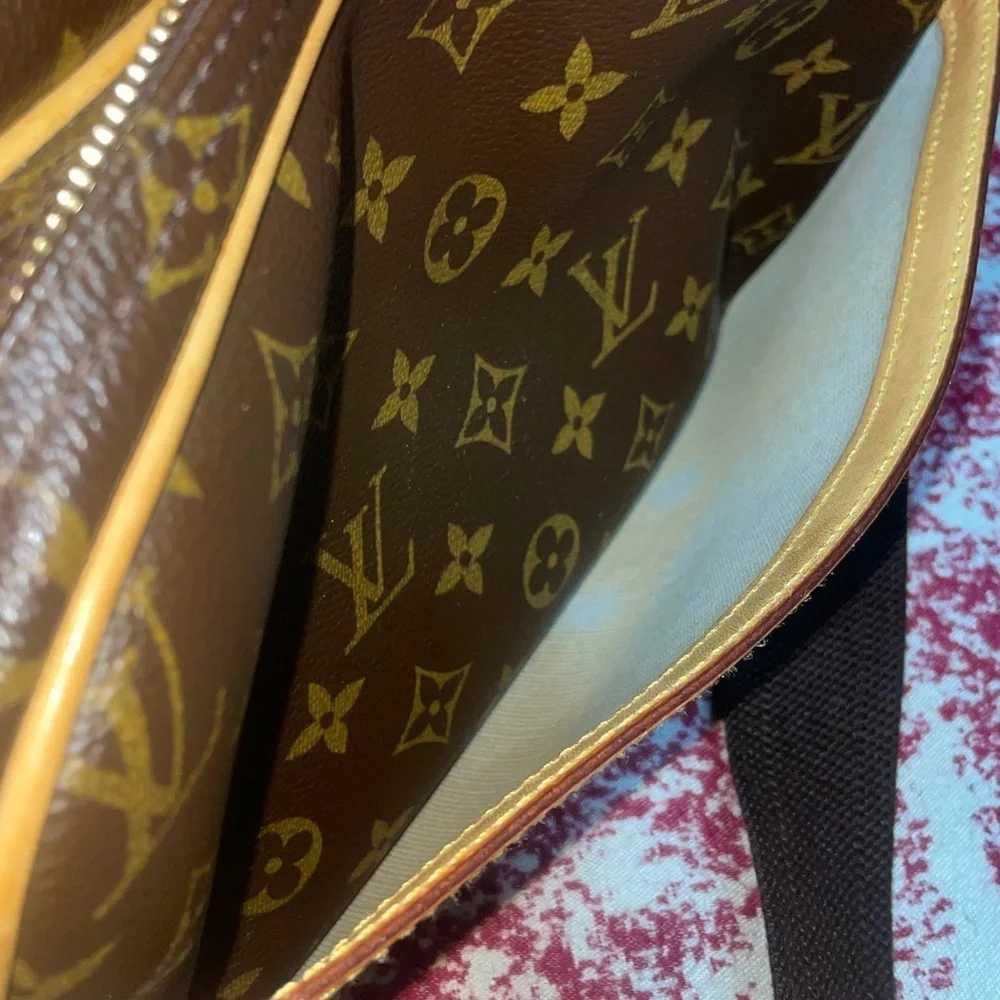 Louis Vuitton Monogram Reporter Bag
